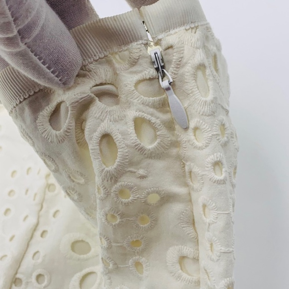 EUC Dolce Vita White Flower Eyelet Shorts - Picture 3 of 6